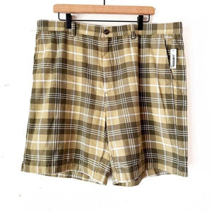 NWT Amazon Essentials Classic Fit Men’s Plaid Shorts Size 40 Khaki Olive